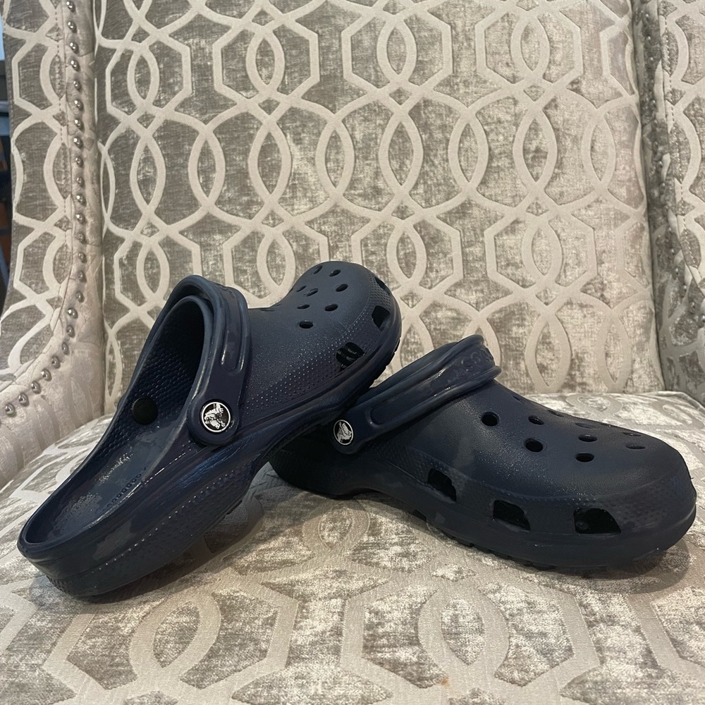 Navy Blue unisex Crocs Classic Clog Style ( Mens 7 or Womens 9)